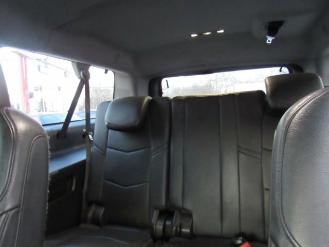 Used 2019 Cadillac Escalade ESV Luxury image 33