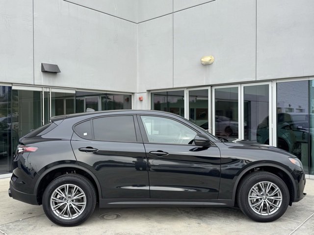 Used 2024 Alfa Romeo Stelvio Sprint image 9