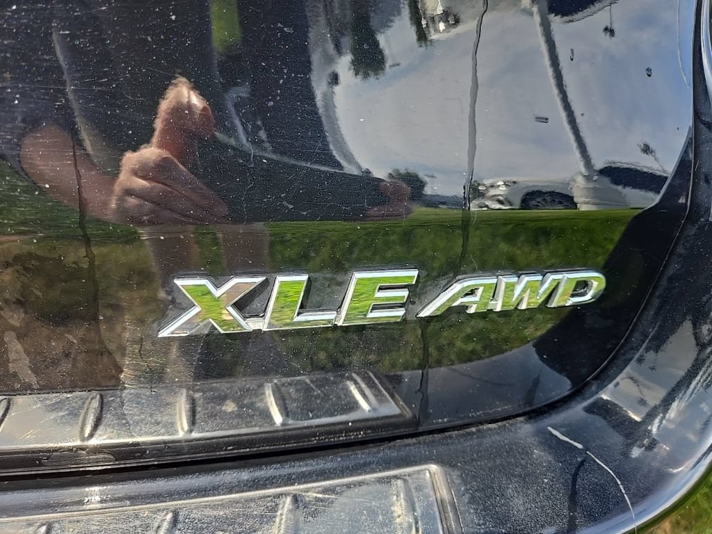 Used 2018 Toyota Highlander XLE w/ Protection Package #3 AWD/4WD image 6