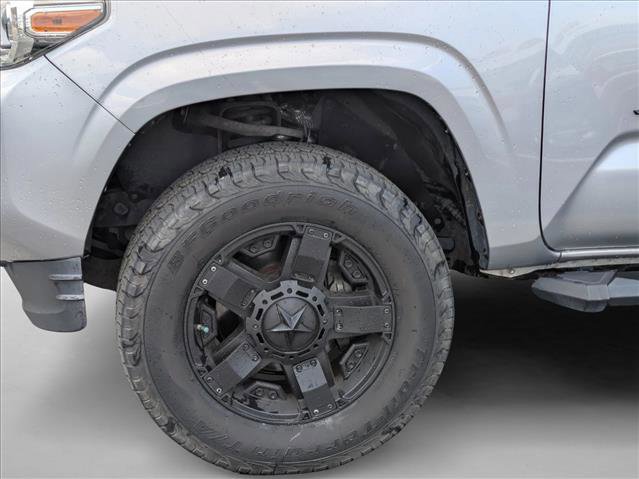 Used 2016 Toyota Tacoma SR5 w/ Towing Package image 14