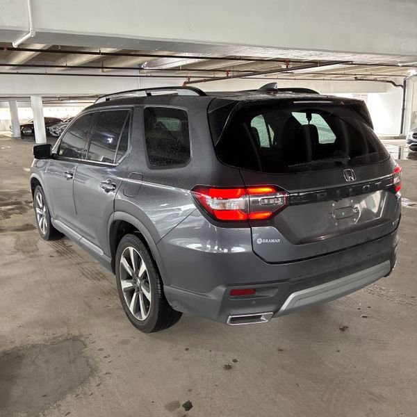 Used 2024 Honda Pilot Touring image 7