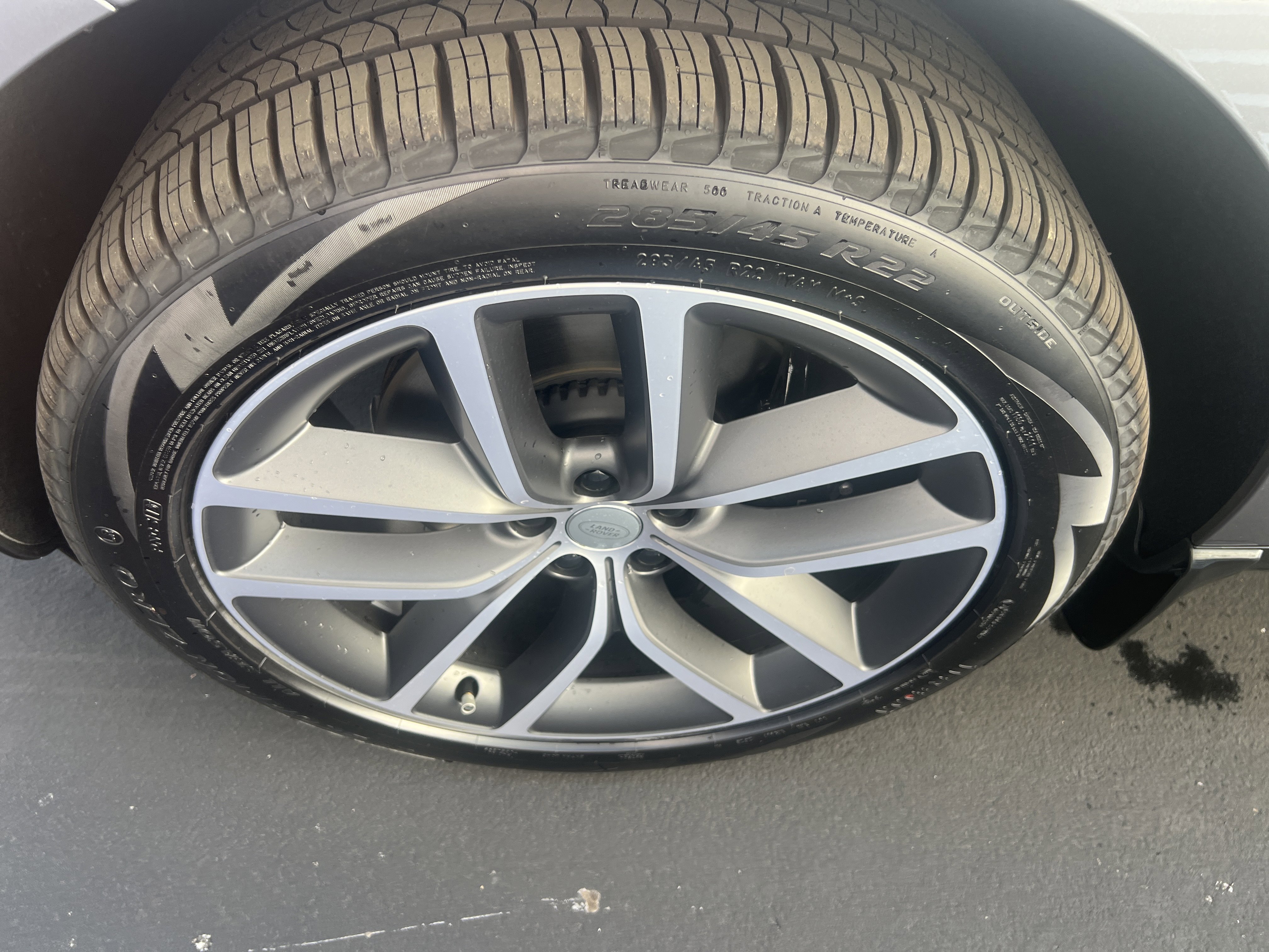 New 2025 Land Rover Range Rover Long Wheelbase SE image 8