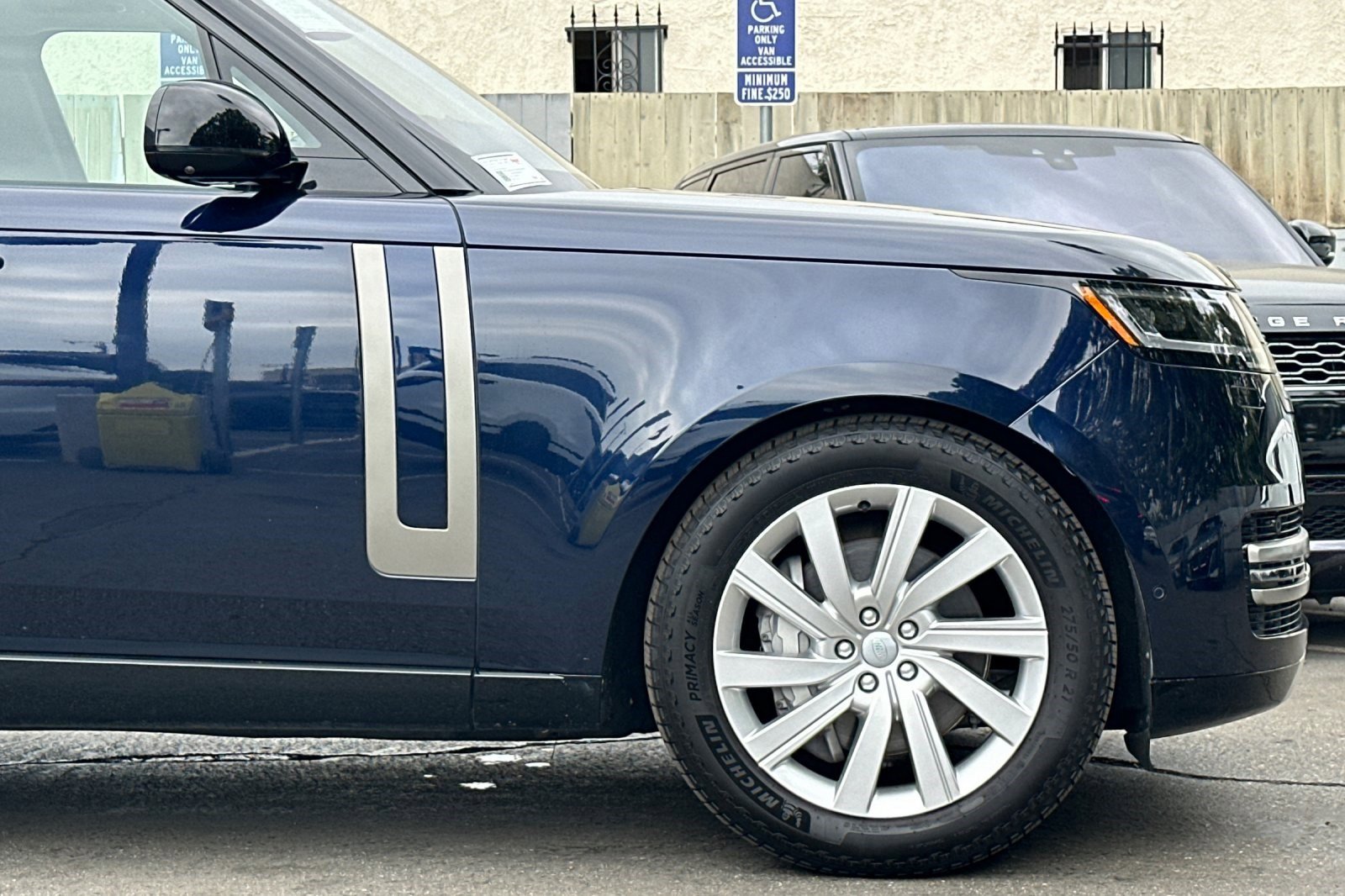 Used 2023 Land Rover Range Rover Long Wheelbase SE image 37