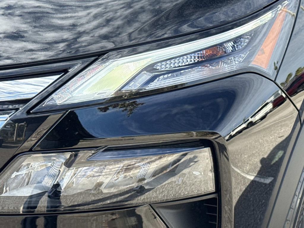 Used 2025 Nissan Rogue S image 10