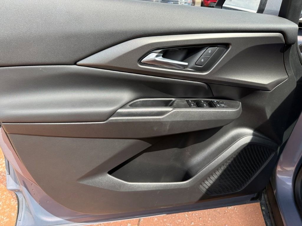 Used 2025 Chevrolet Equinox EV LT FWD image 9