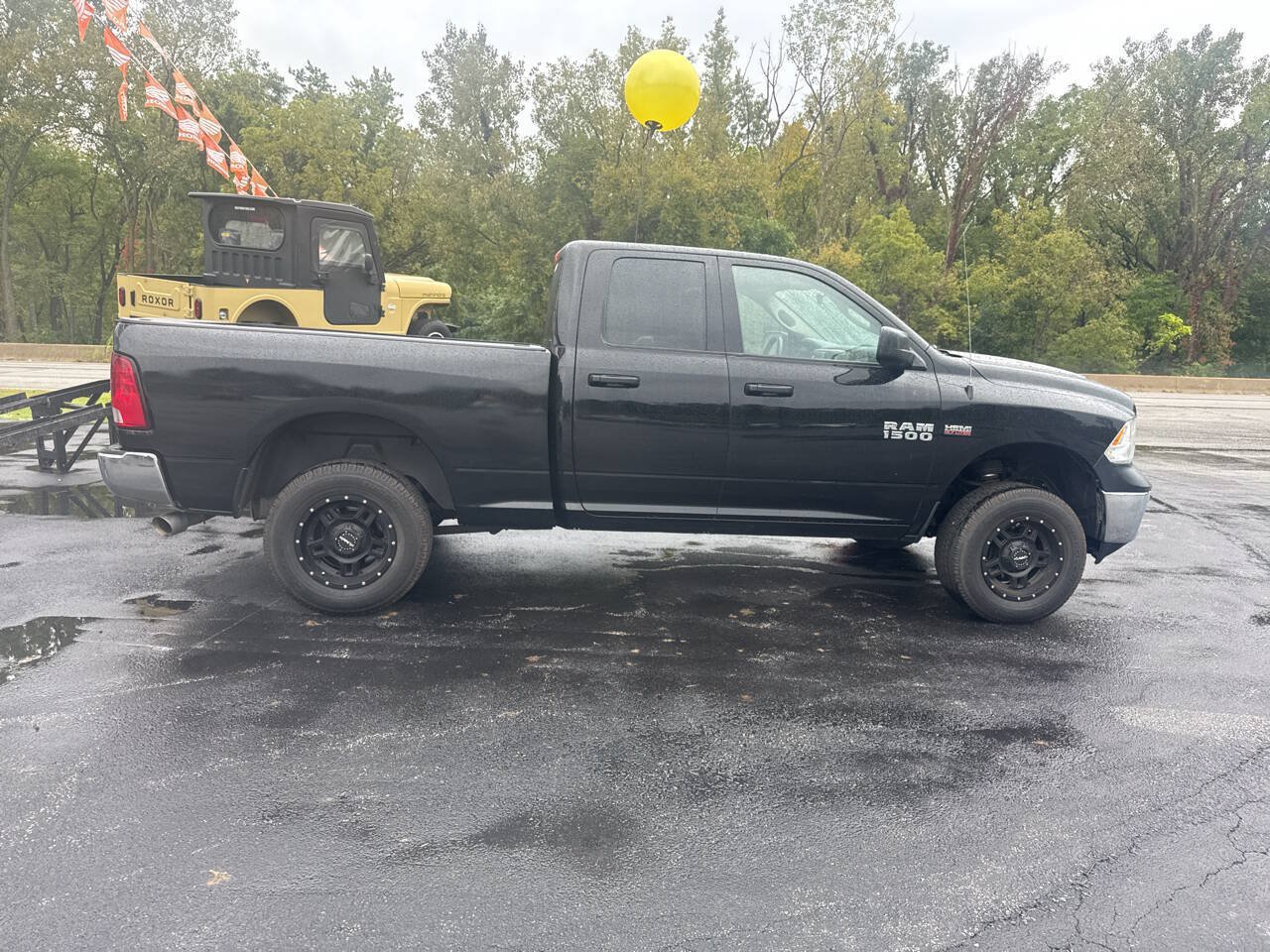 Used 2017 RAM 1500 ST w/ SXT Appearance Group AWD/4WD image 11