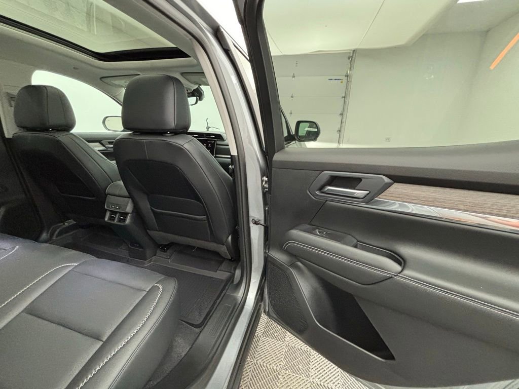 New 2026 GMC Terrain Denali w/ LPO, Floor Liner Package image 40