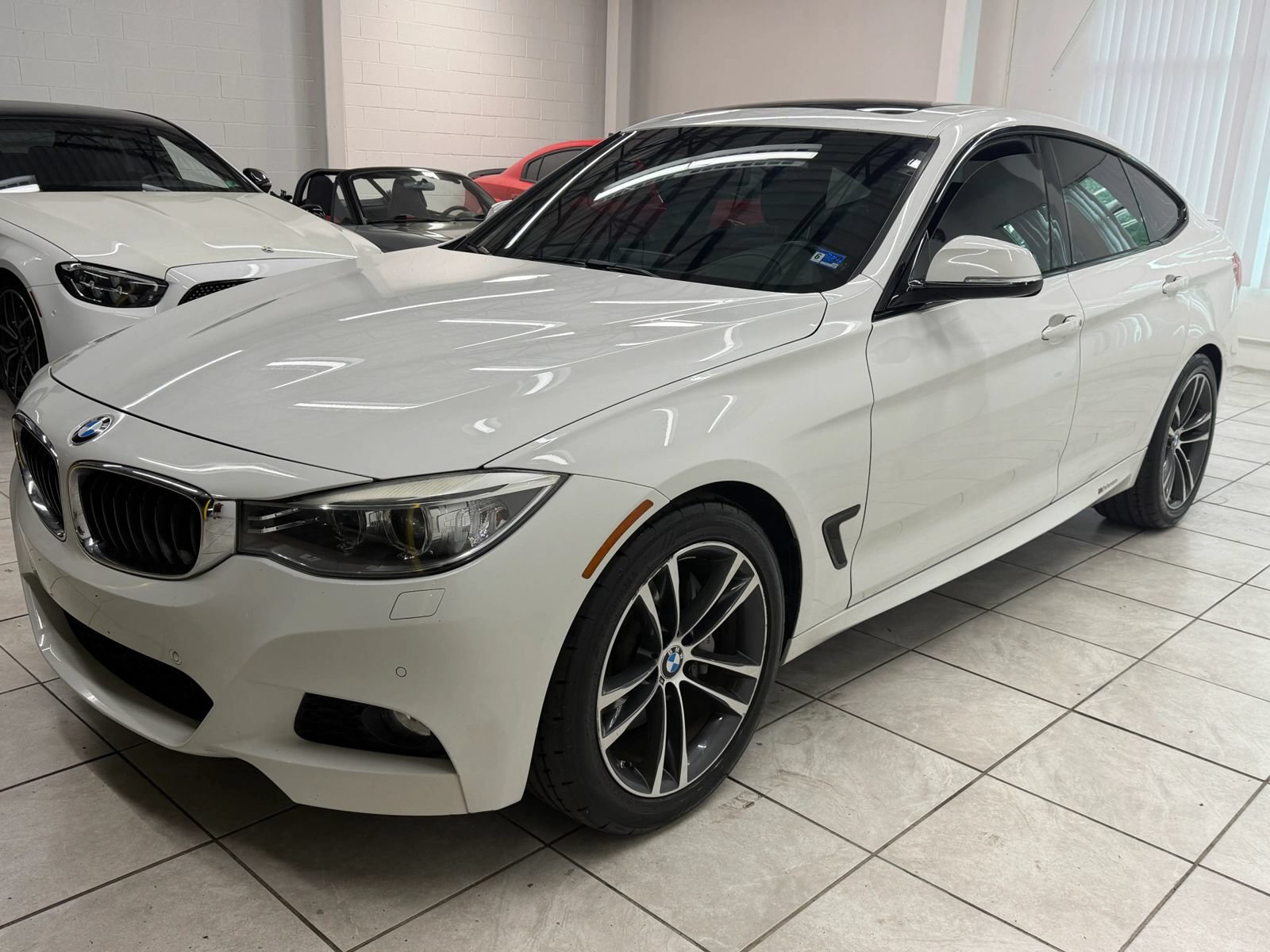 Used 2015 BMW 335i Gran Turismo xDrive w/ Technology Package AWD/4WD image 3