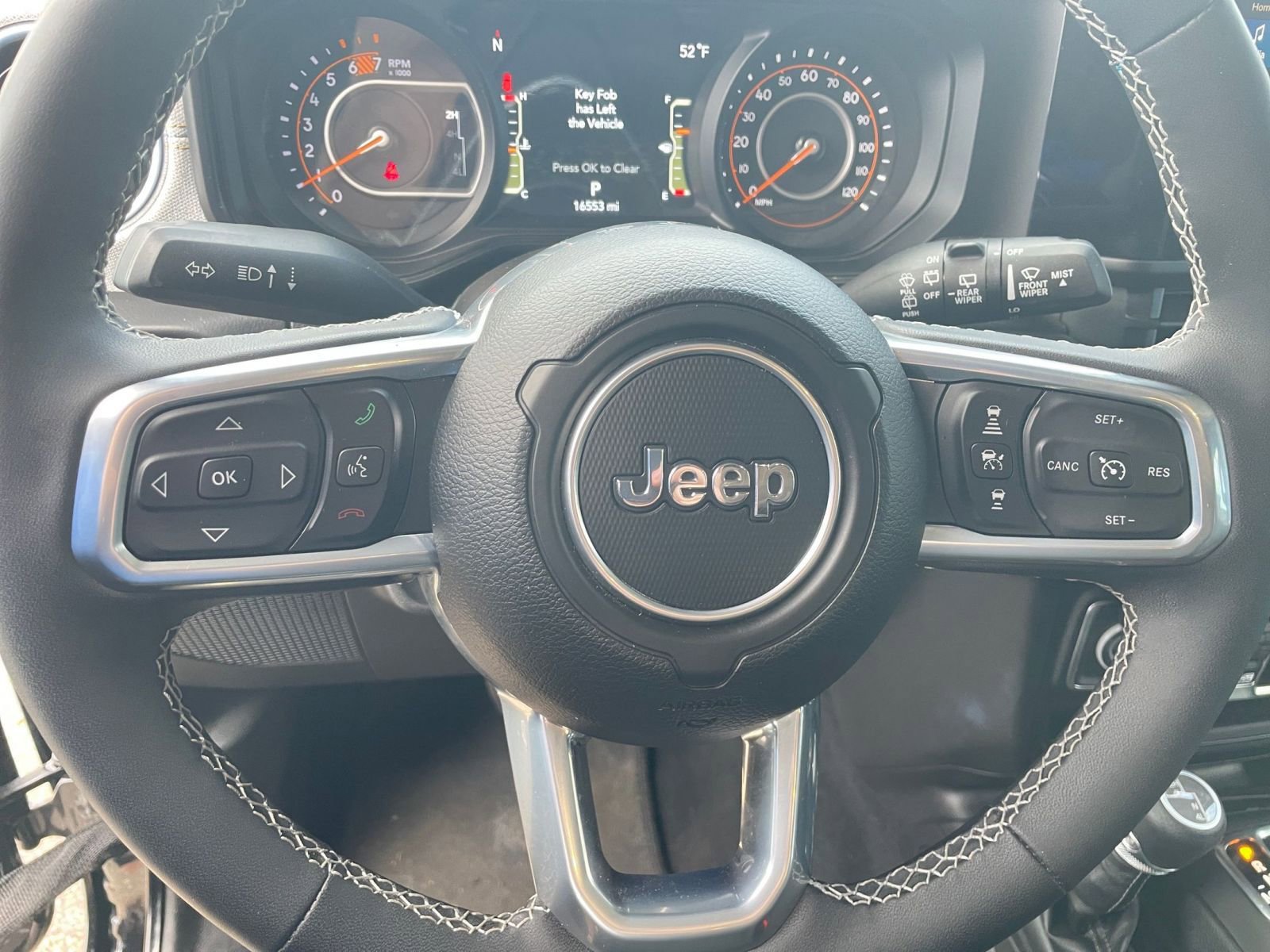 Used 2025 Jeep Wrangler Sahara image 28