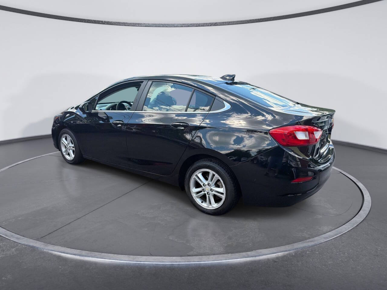 Used 2016 Chevrolet Cruze LT w/ Convenience Package FWD image 3
