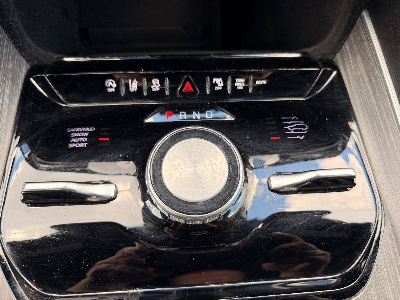 Used 2024 Jeep Wagoneer Series III AWD/4WD image 23
