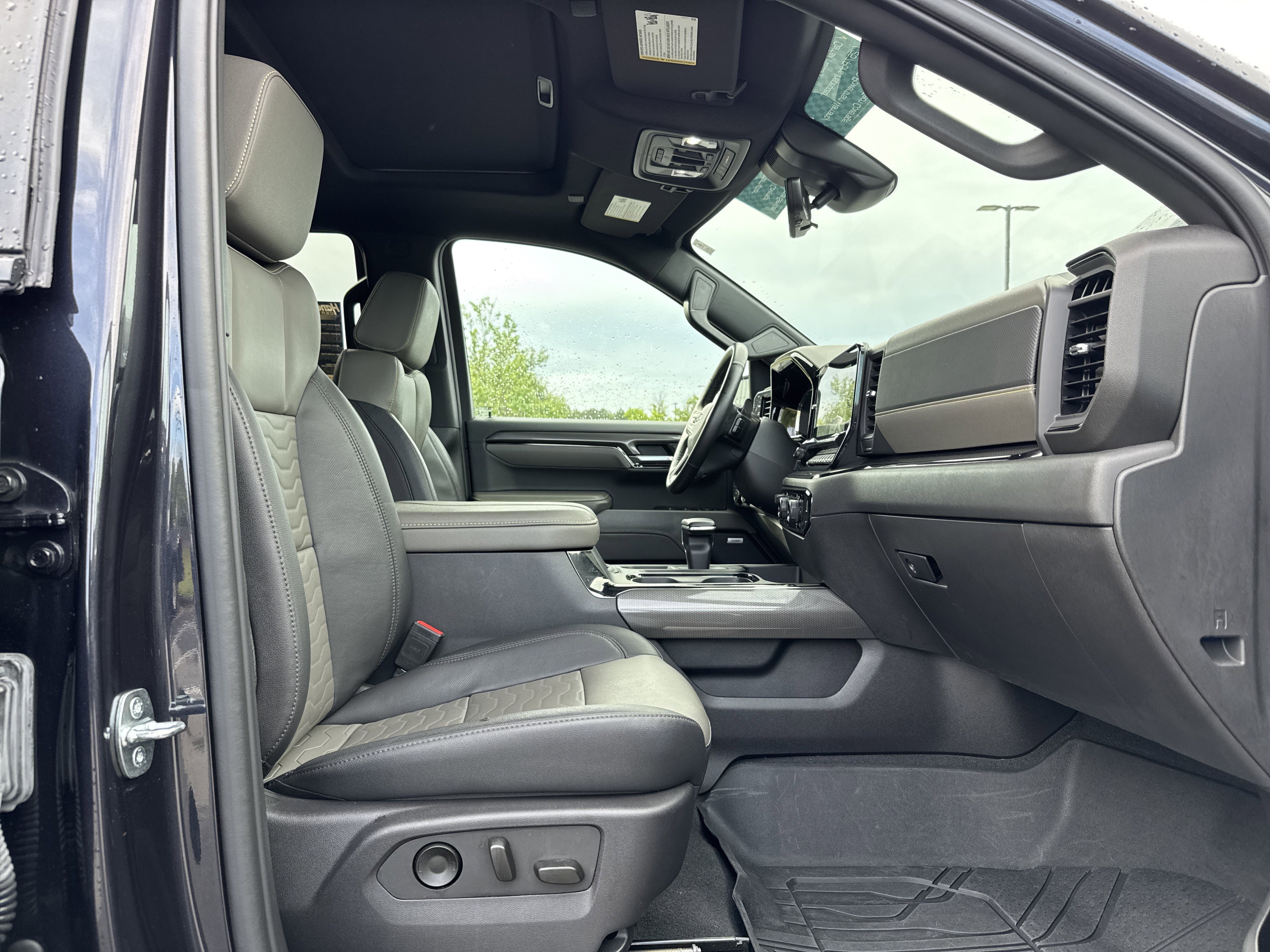 Used 2023 Chevrolet Silverado 1500 ZR2 w/ Technology Package AWD/4WD image 33