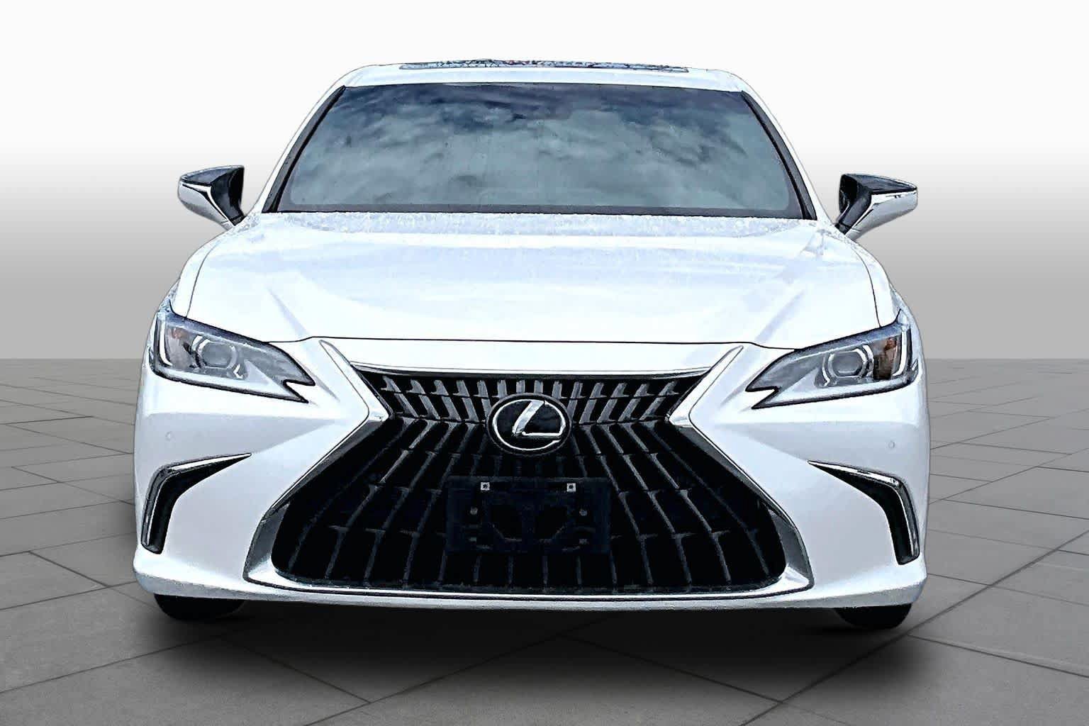 Used 2025 Lexus ES 300h w/ Premium Package FWD image 4