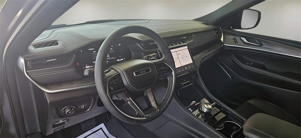 Used 2024 Jeep Grand Cherokee L Overland w/ Luxury Tech Group IV image 15