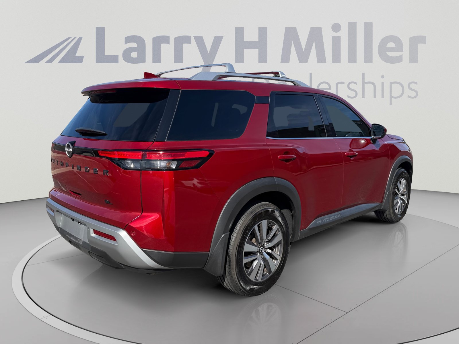 Used 2023 Nissan Pathfinder SL w/ Lighting Package (N92) FWD image 5