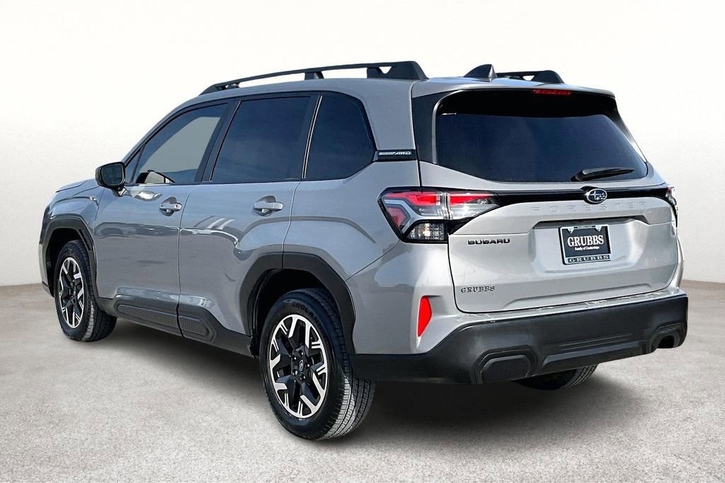 Used 2025 Subaru Forester Premium image 16