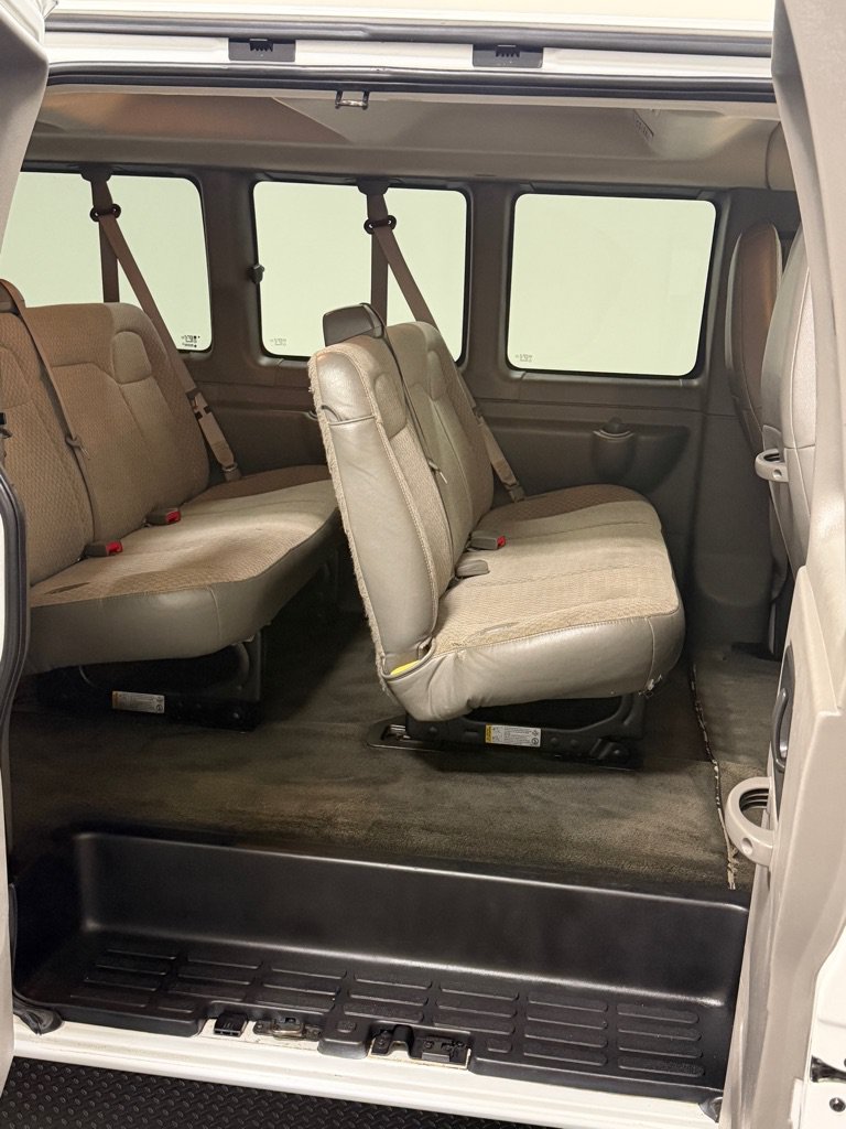 Used 2017 Chevrolet Express 3500 LT w/ LT Preferred Equipment Group RWD image 9