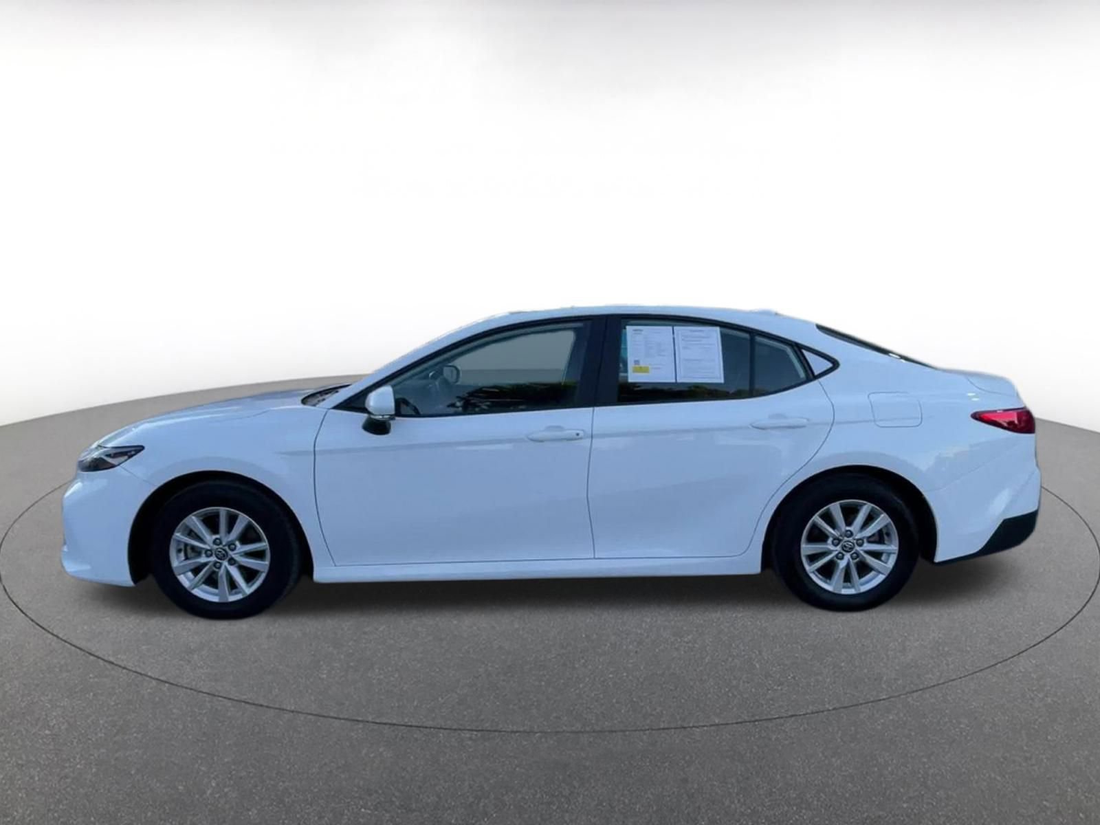 Used 2025 Toyota Camry LE image 9