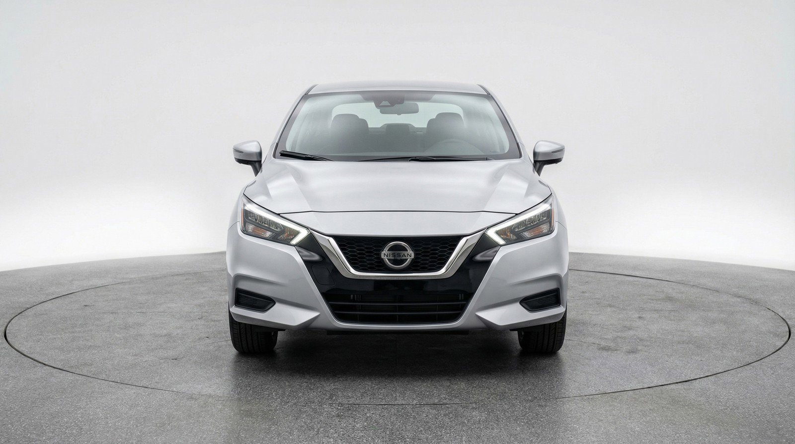 Used 2025 Nissan Versa SV image 2