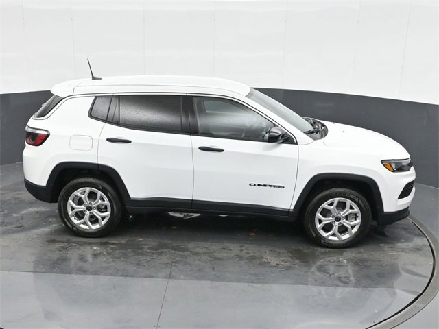 Used 2025 Jeep Compass Sport image 27