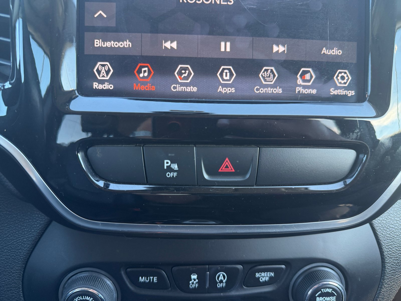 Used 2019 Jeep Cherokee Limited AWD/4WD image 34