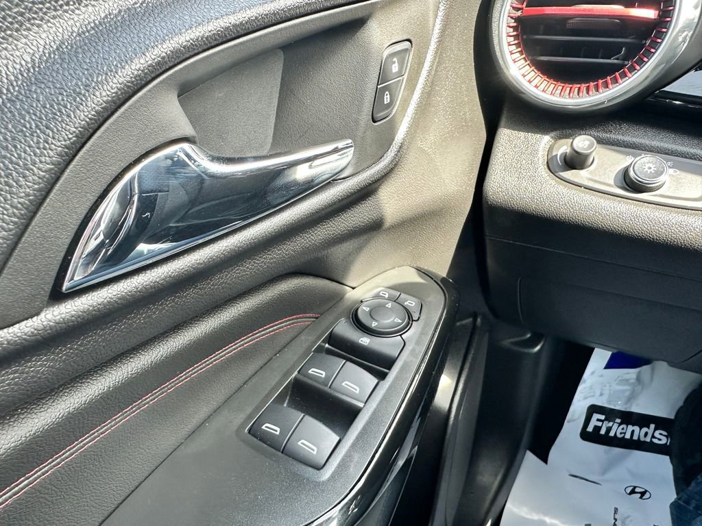 Used 2025 Chevrolet Trax RS w/ Sunroof Package image 15