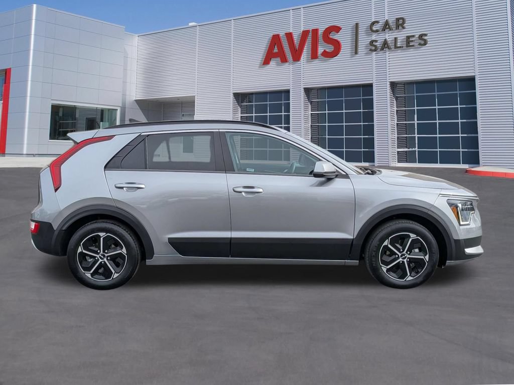 Used 2025 Kia Niro LX FWD image 5