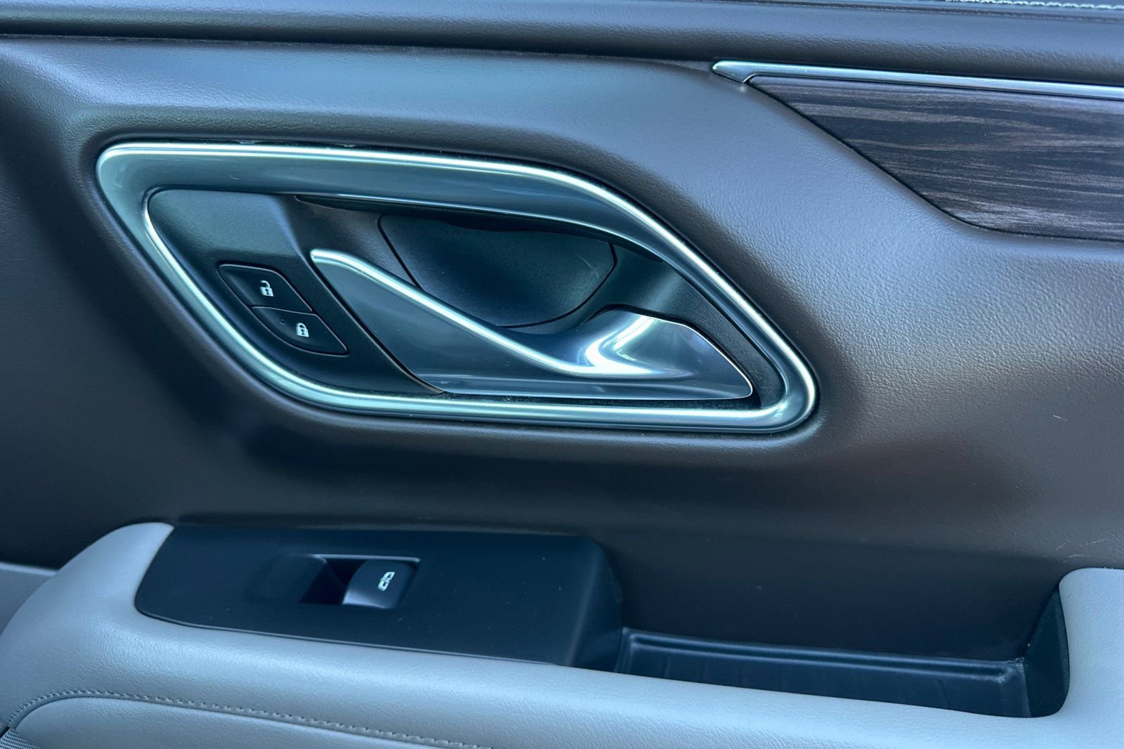 Used 2024 Chevrolet Suburban LT image 23