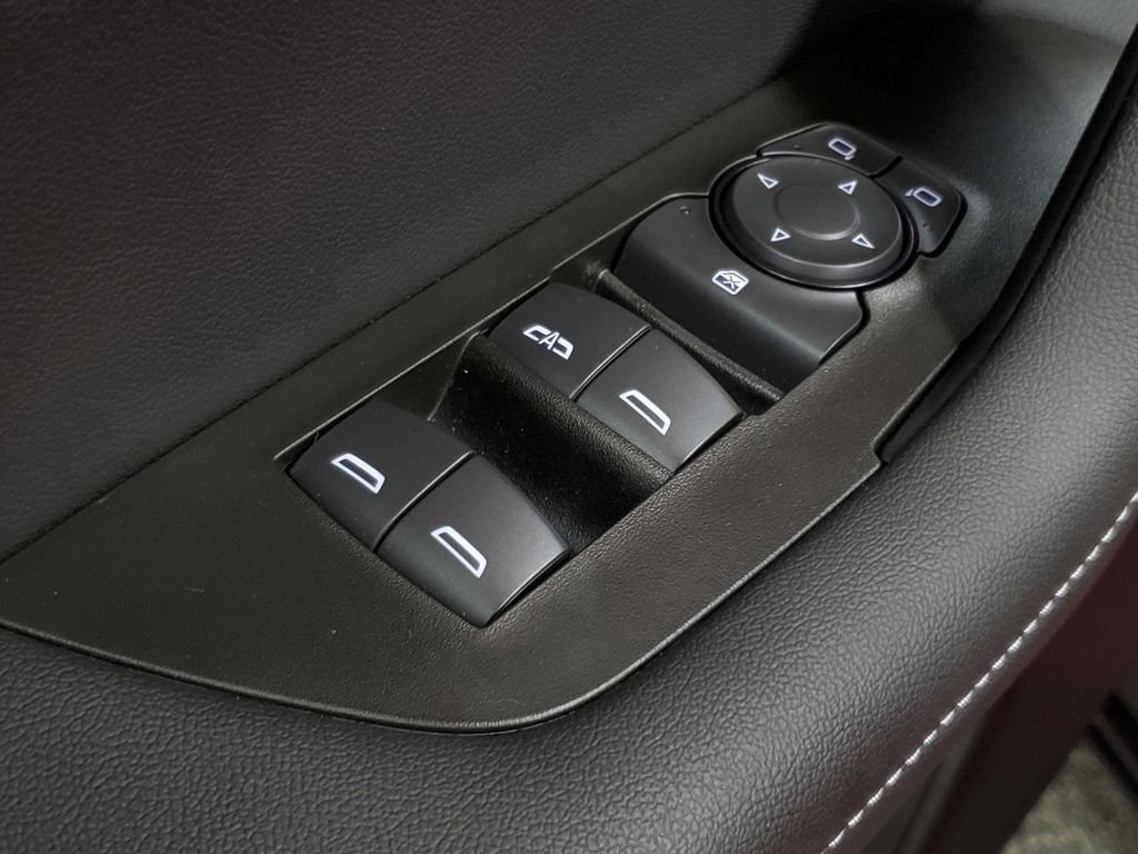 Used 2025 Chevrolet Blazer LT FWD image 29