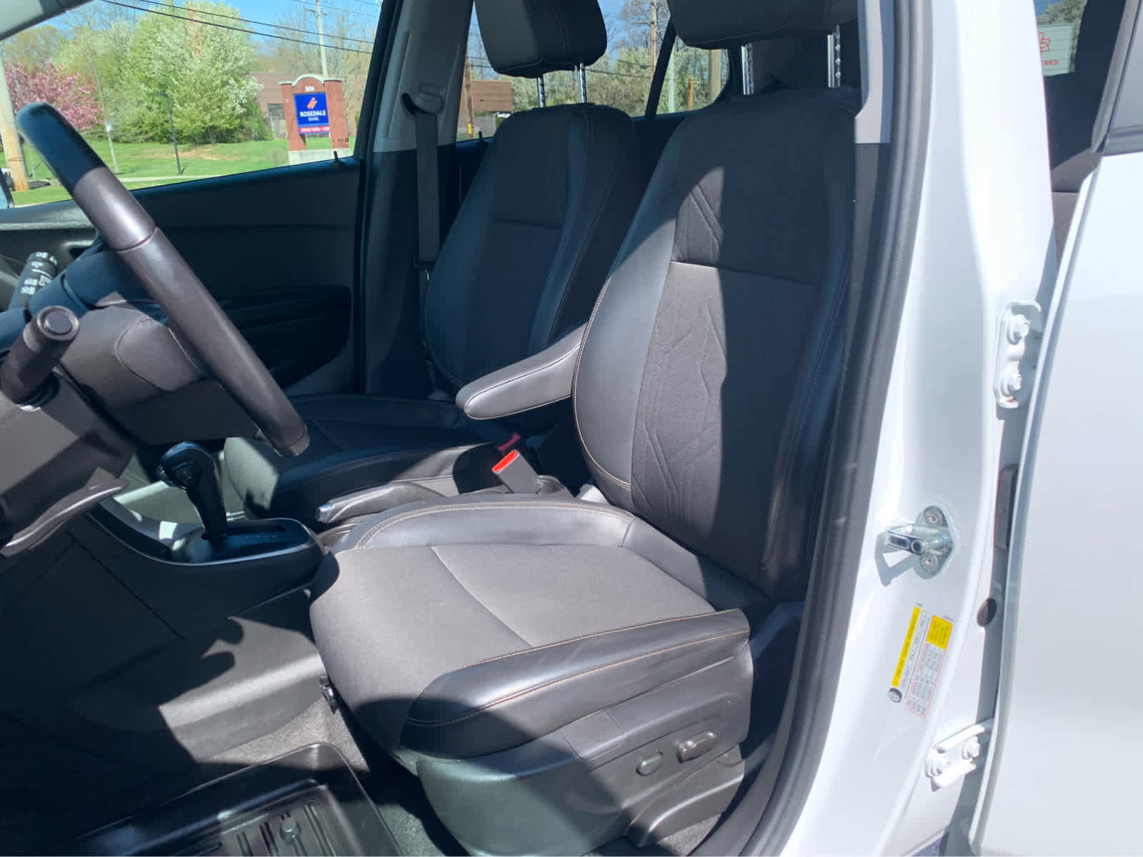 Used 2022 Chevrolet Trax LT w/ LT Convenience Package AWD/4WD image 12