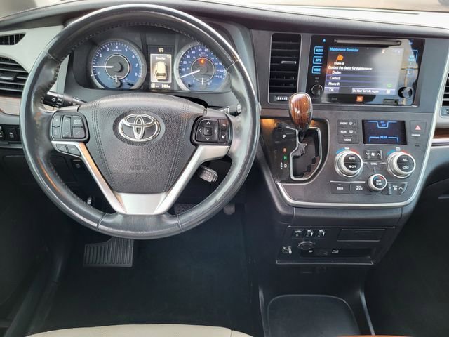 Used 2017 Toyota Sienna Limited Premium image 27