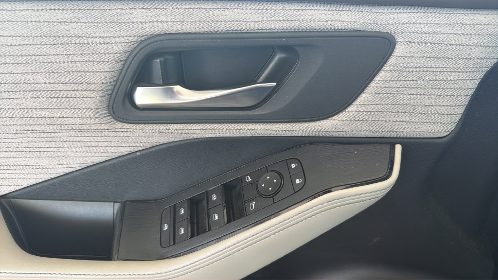 Certified 2023 Nissan Rogue SV AWD/4WD image 18