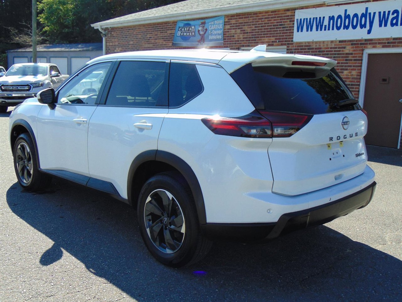 Used 2024 Nissan Rogue SV image 7