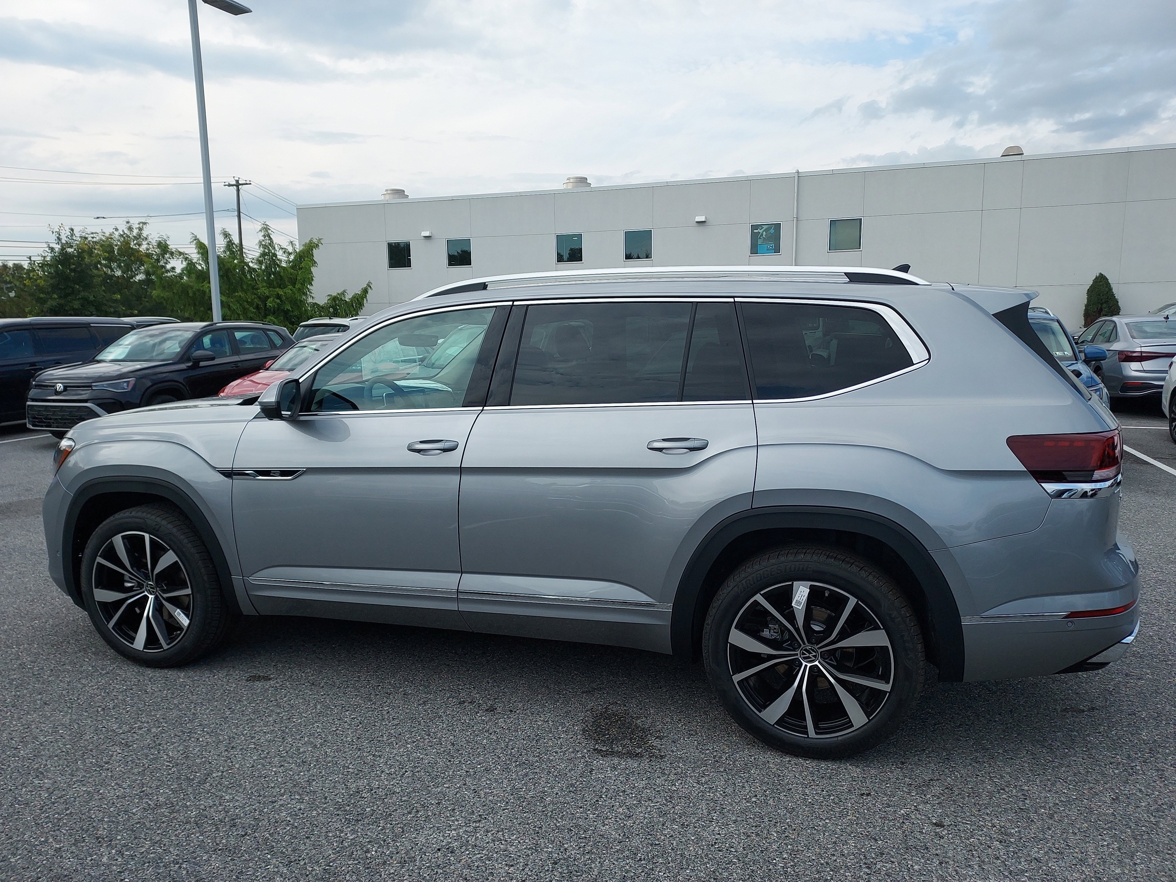 New 2026 Volkswagen Atlas SEL Premium R-Line image 8