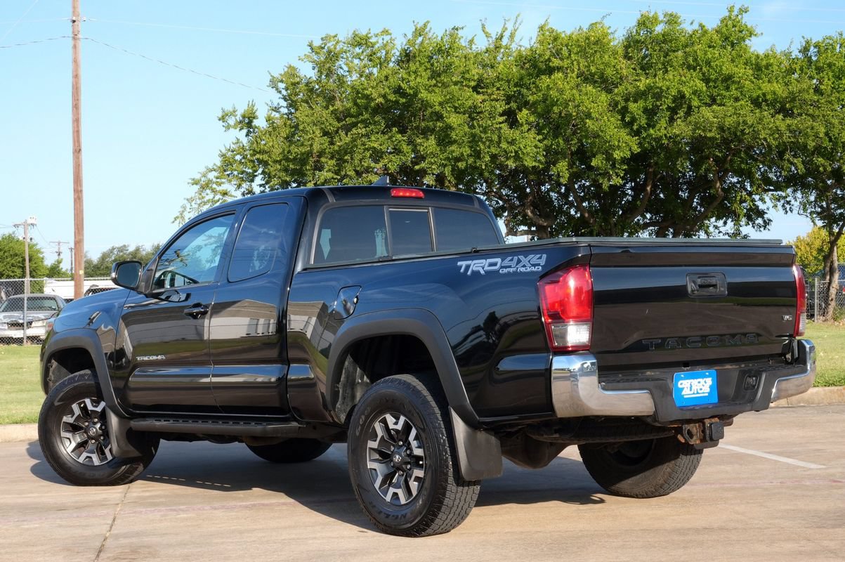 Used 2016 Toyota Tacoma TRD Off-Road AWD/4WD image 4