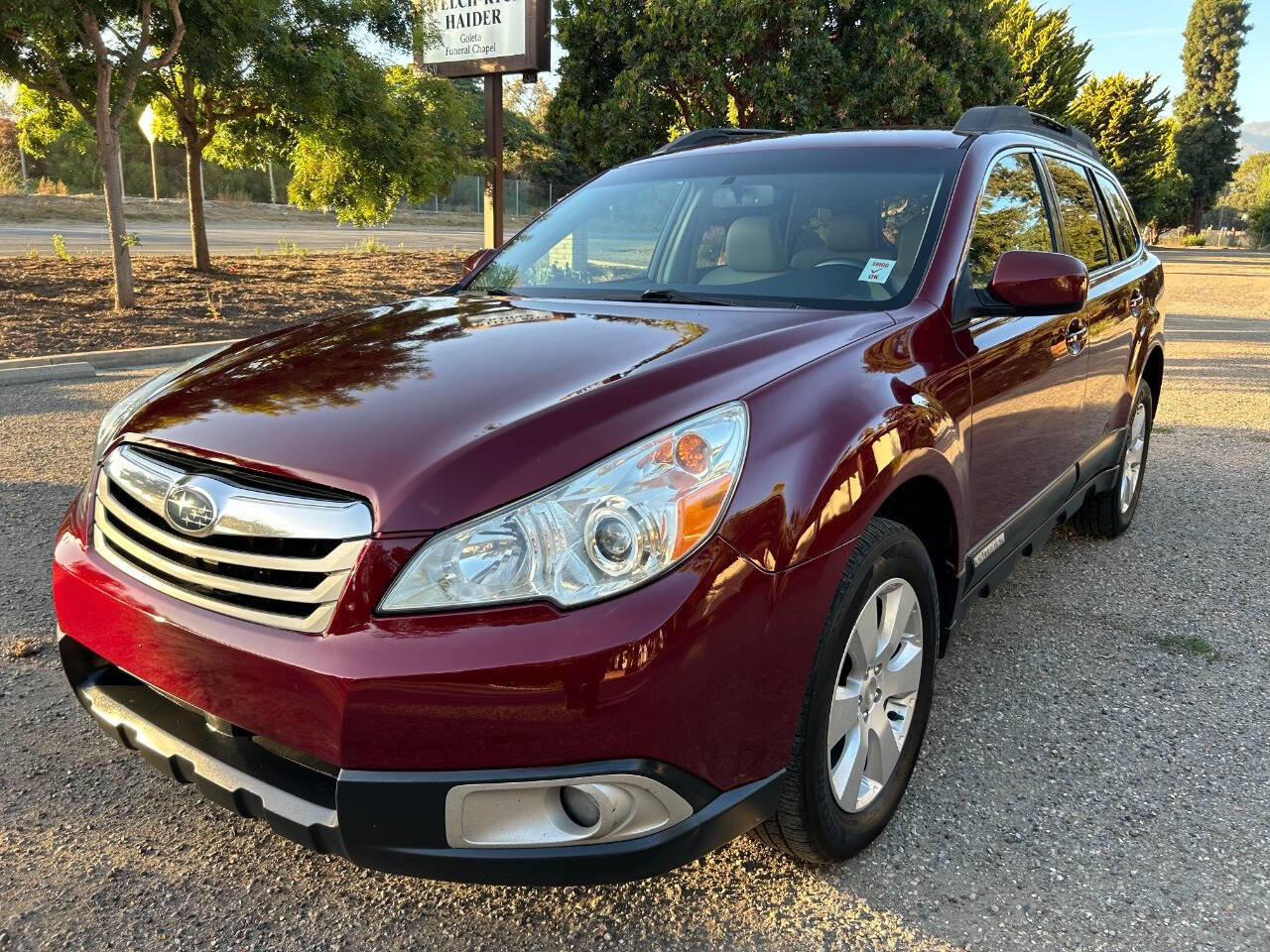 Used 2011 Subaru Outback 2.5i Premium image 2