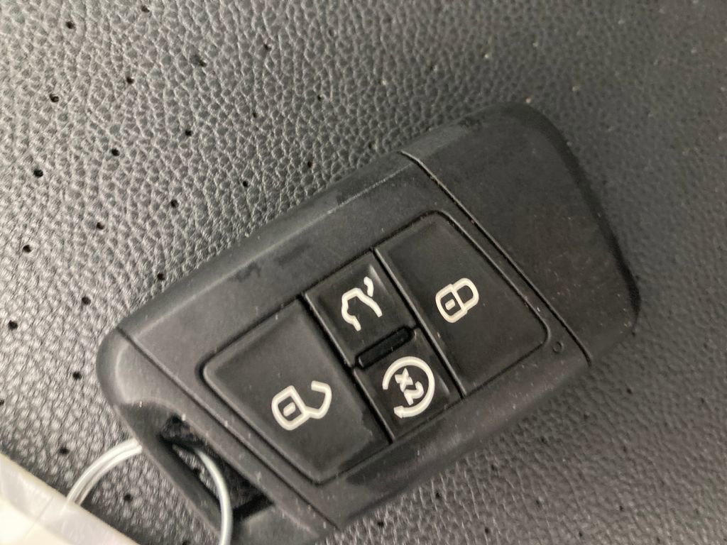 Used 2023 Volkswagen Jetta SE image 32