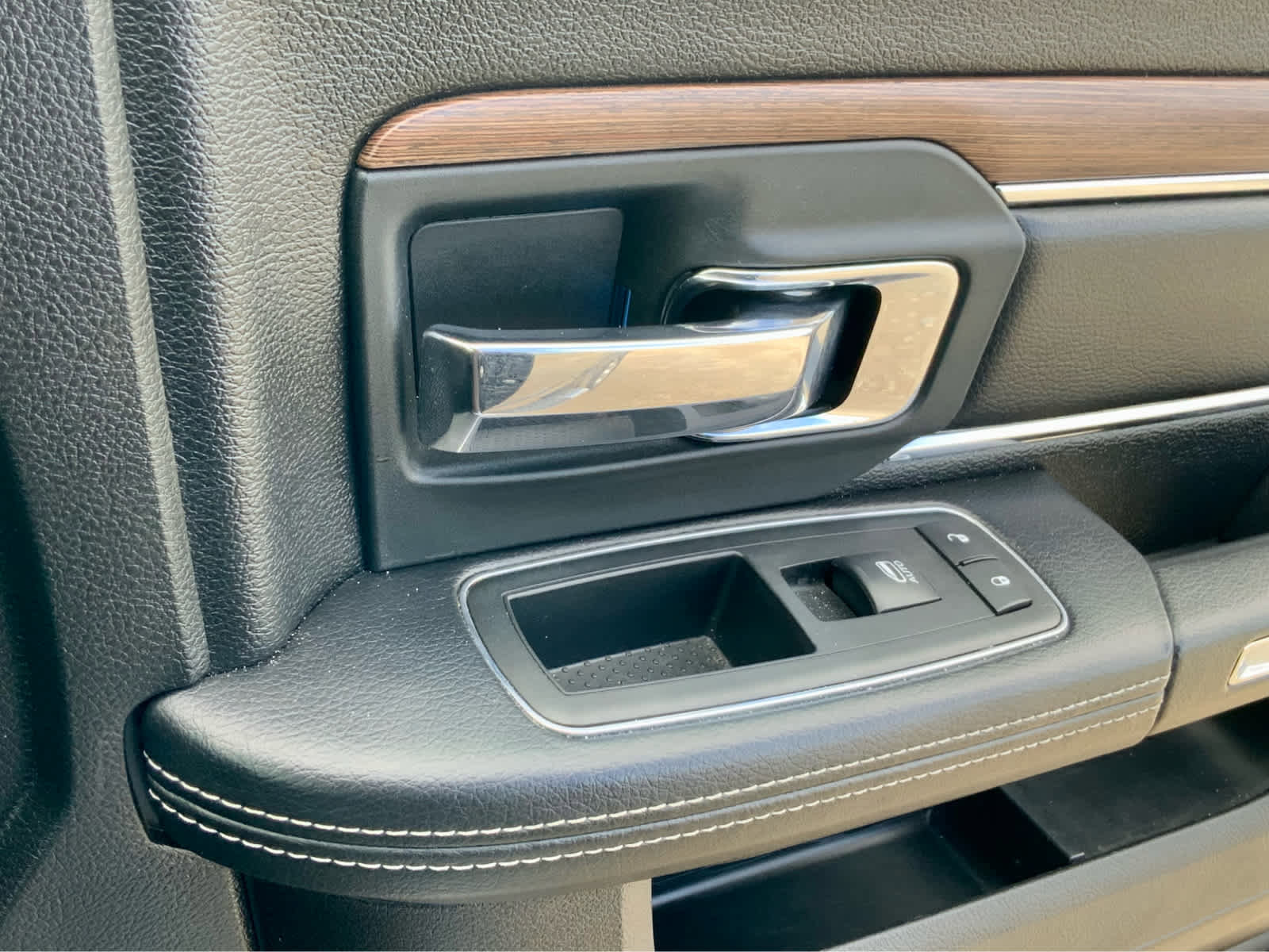 Used 2018 RAM 1500 Laramie image 45