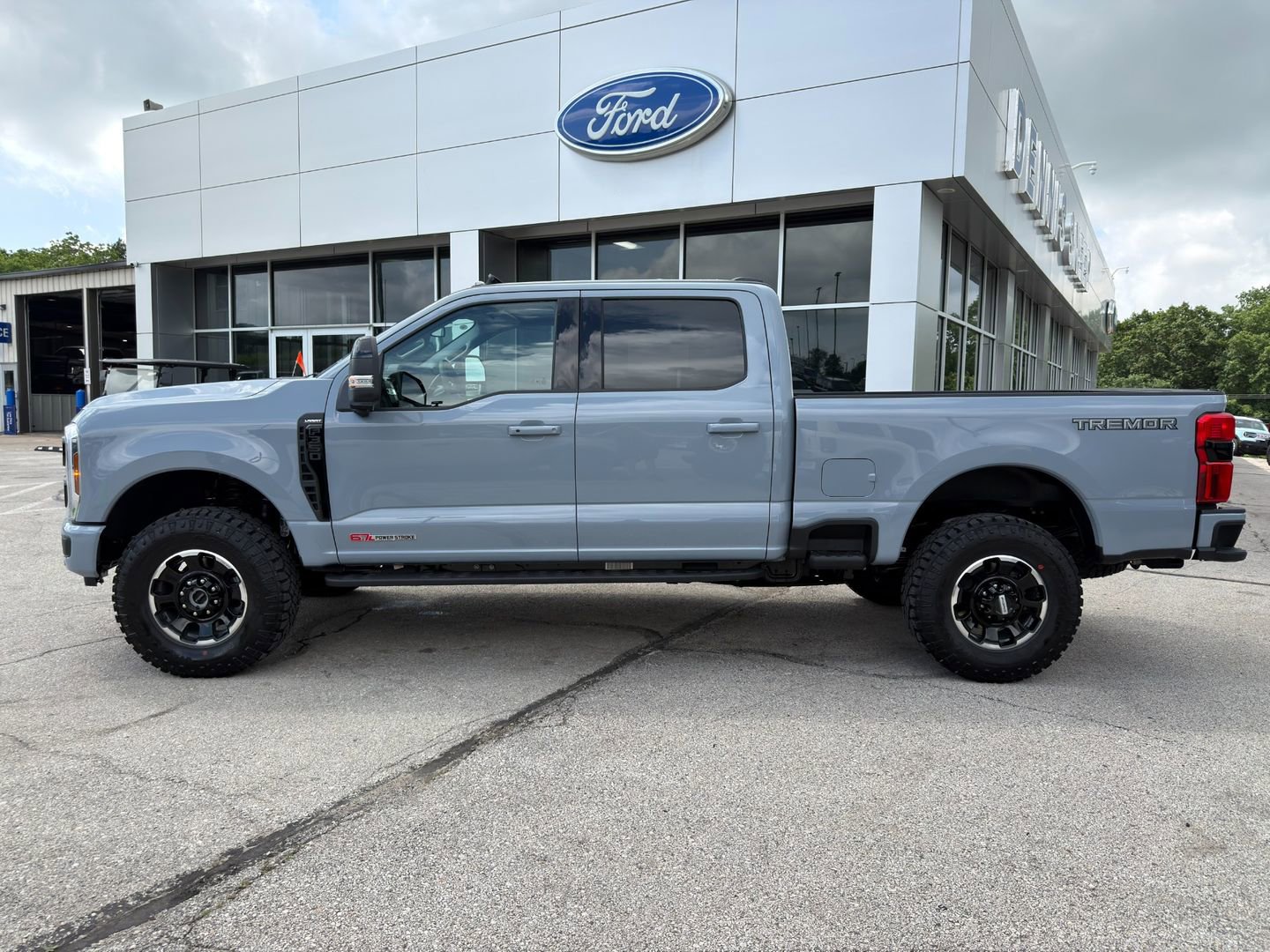 New 2026 Ford F350 Lariat w/ Tremor Off-Road Package AWD/4WD image 4