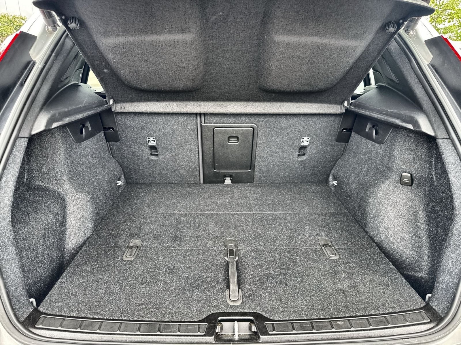 Certified 2023 Volvo XC40 Recharge Ultimate AWD/4WD image 33
