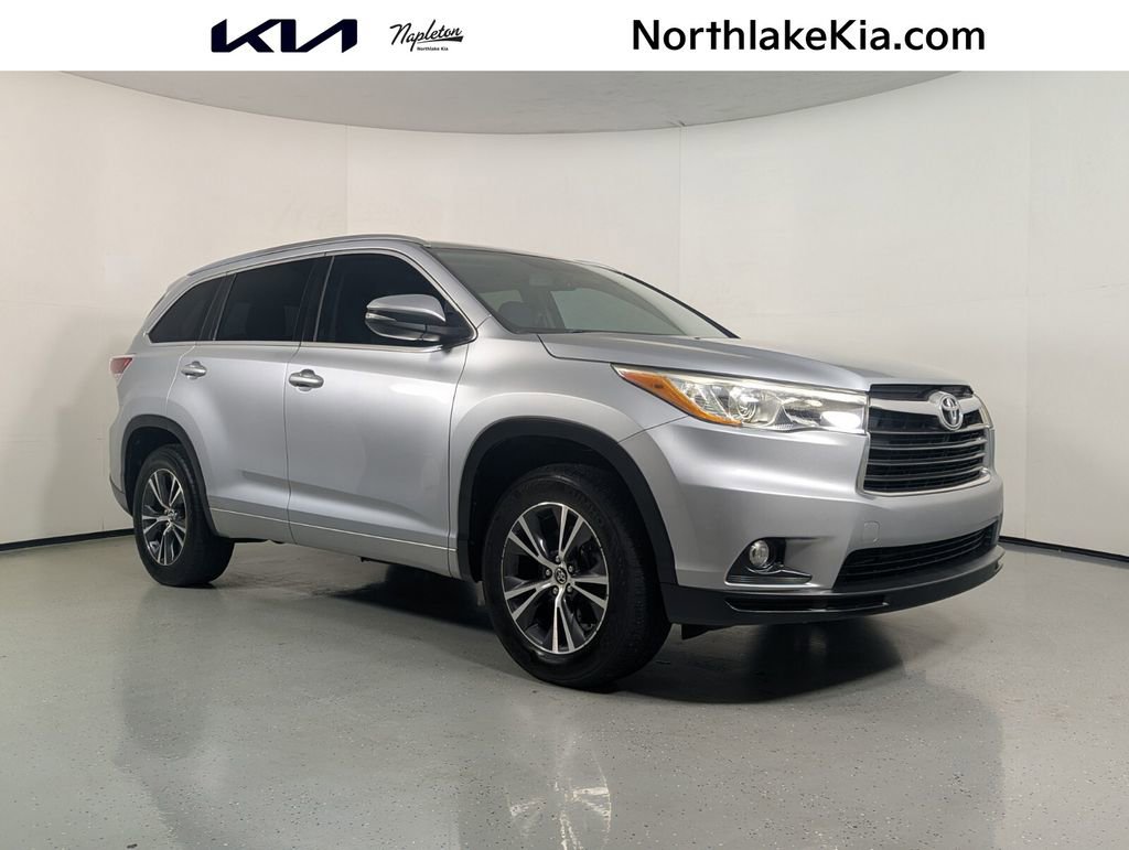 Used 2016 Toyota Highlander XLE FWD image 1