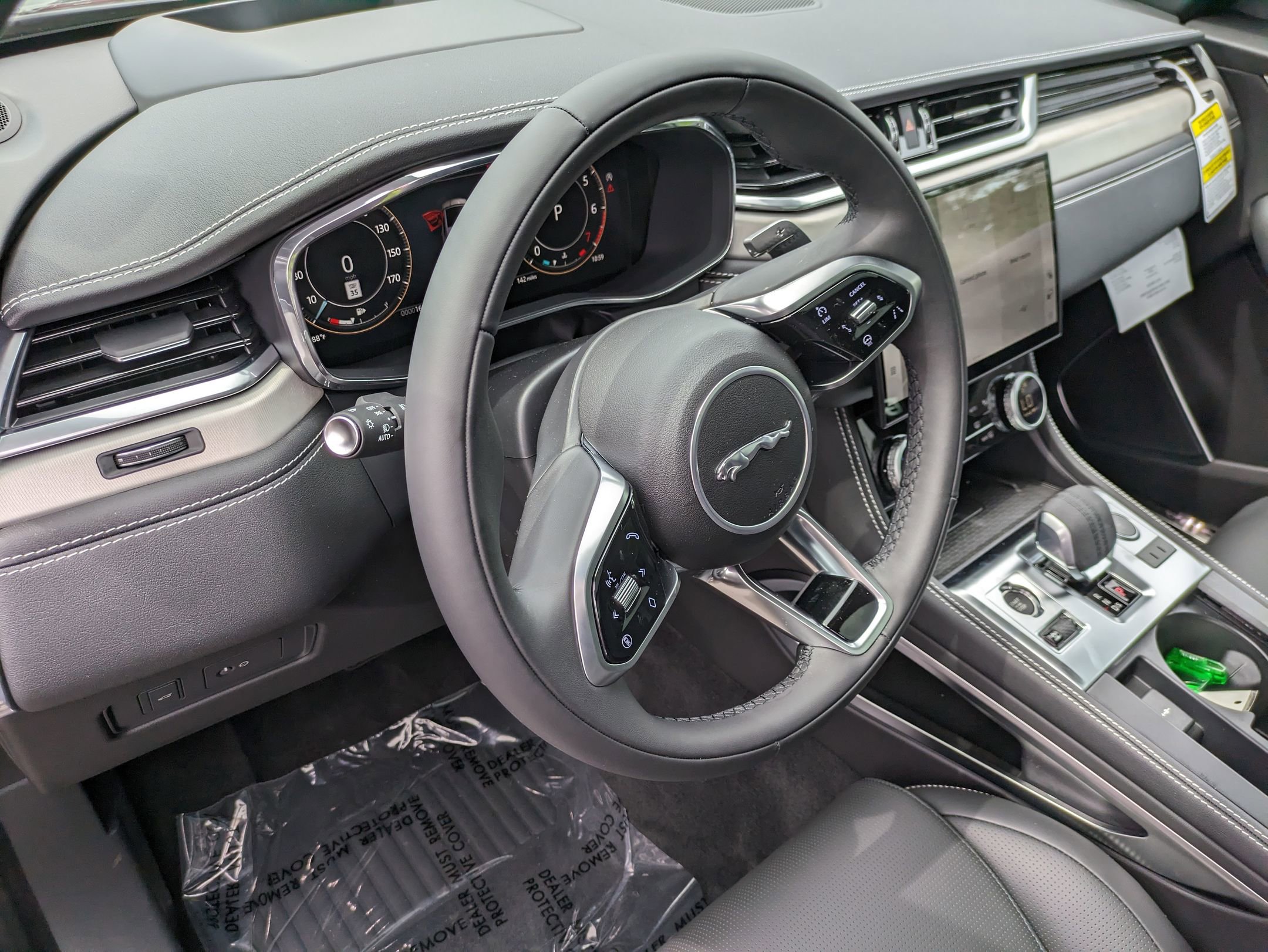 New 2026 Jaguar F-PACE R-Dynamic S image 10