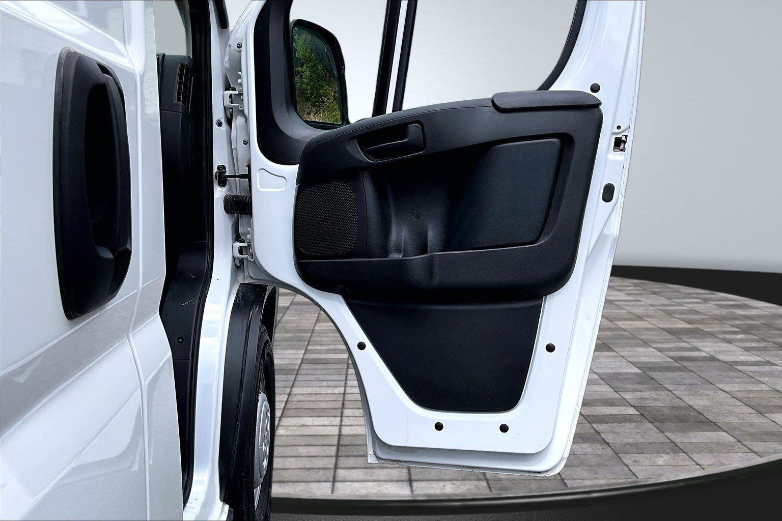 Used 2025 RAM ProMaster 2500 w/ Convenience Group FWD image 24