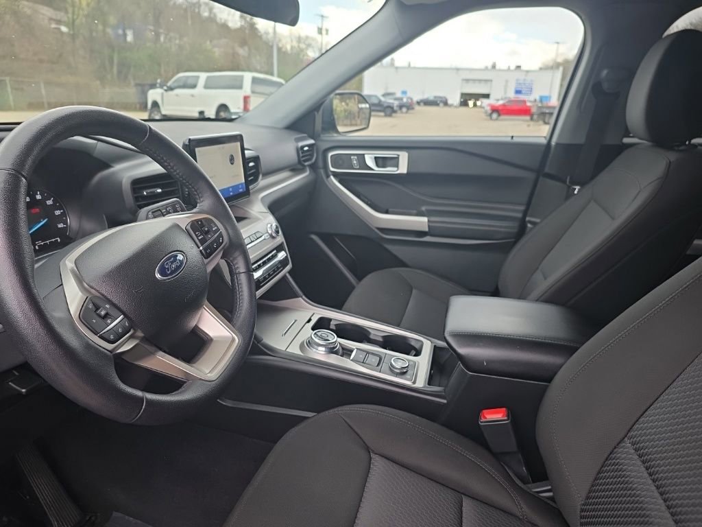 Used 2023 Ford Explorer XLT image 12