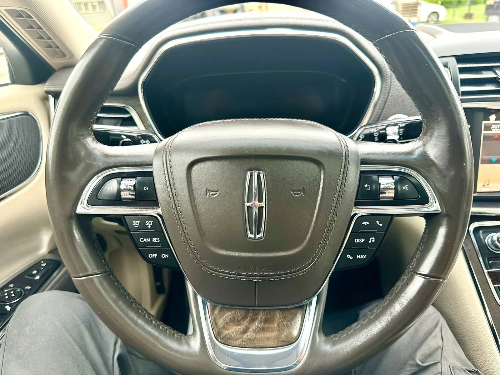Used 2017 Lincoln Continental Select FWD image 27