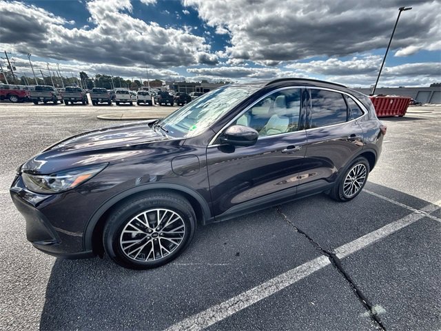 Certified 2023 Ford Escape SE w/ PHEV Premium Package image 1