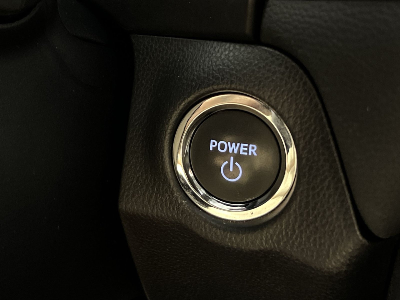 Used 2025 Toyota RAV4 XLE AWD/4WD image 34