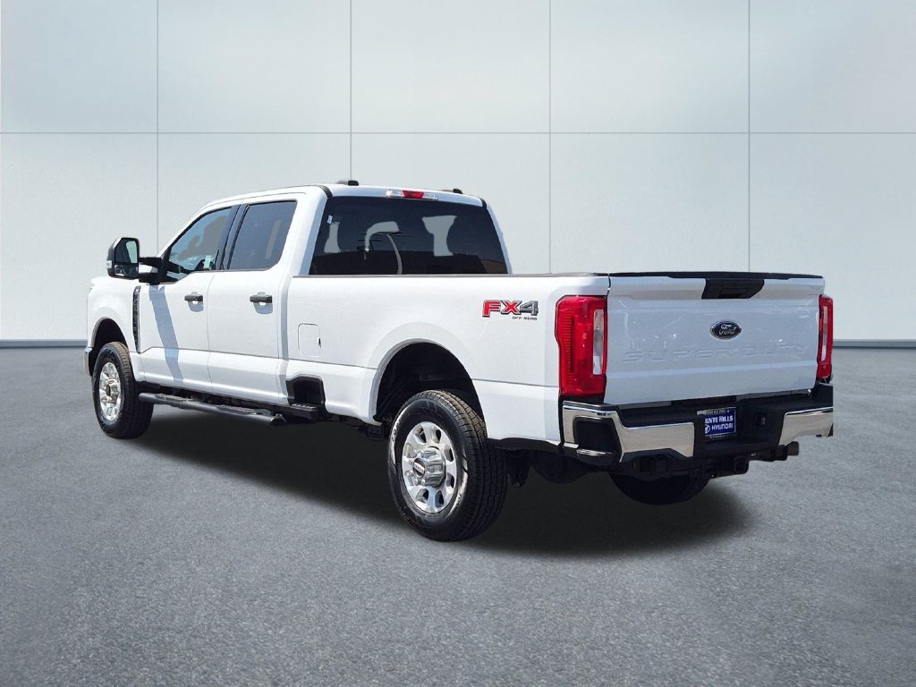 Used 2023 Ford F250 XLT w/ FX4 Off-Road Package AWD/4WD image 4