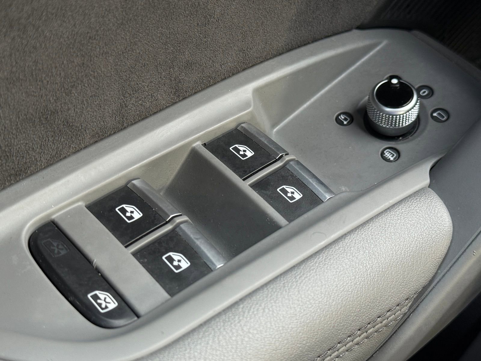 Used 2018 Audi SQ5 Prestige w/ Prestige Package image 32