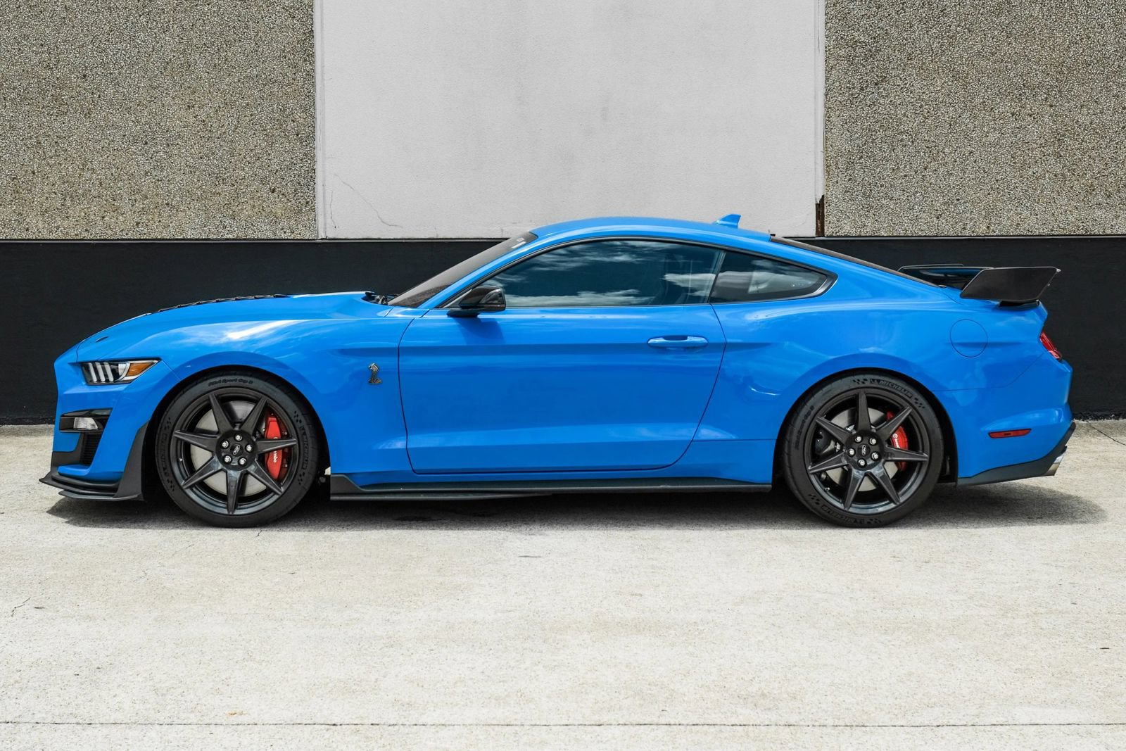 Used 2022 Ford Mustang Shelby GT500 w/ Carbon Fiber Track Pack RWD image 14